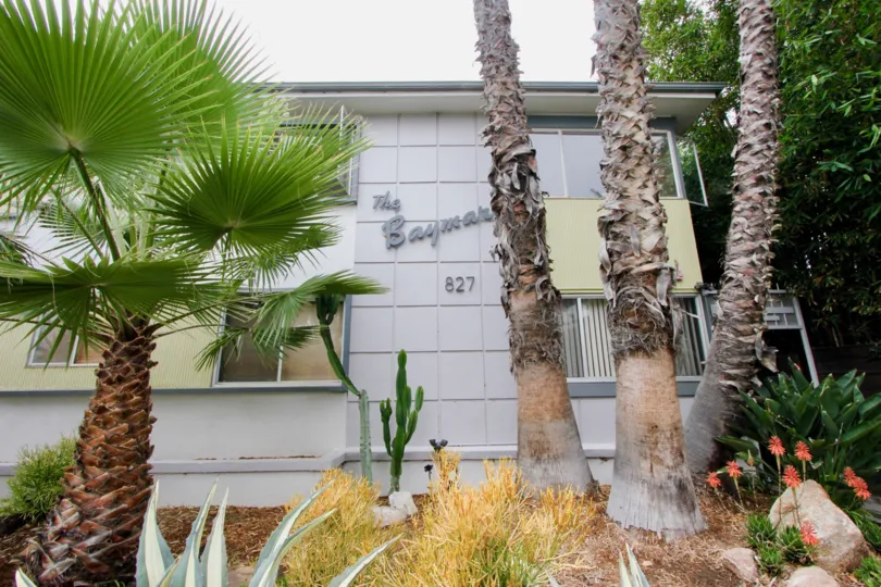 The Baymar apartment with a nice garden around it in santa monica