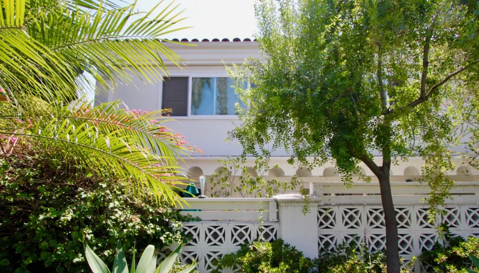 A bright day in the The Mediterranean with a beautiful apartment.