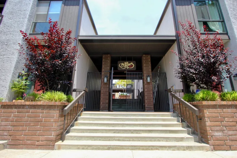 Charming gated community, Townhouse with covered parking, Dishwasher, Fireplace, and Laundry Features.