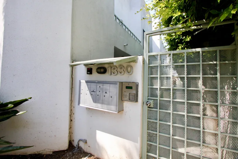 building number 1130 in the Community: The Stanford, the City is: santa monica, State: California