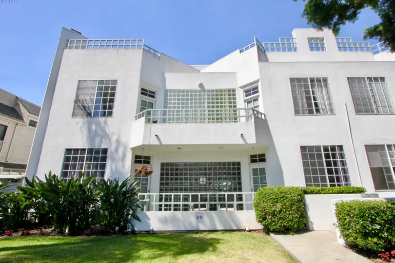 A bright sunny day in The Stanford community viewing an architecturally built home.