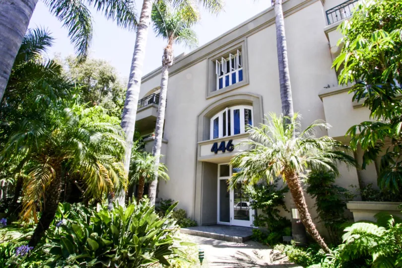 The entrance into Vicente Del Mar in Santa Monica