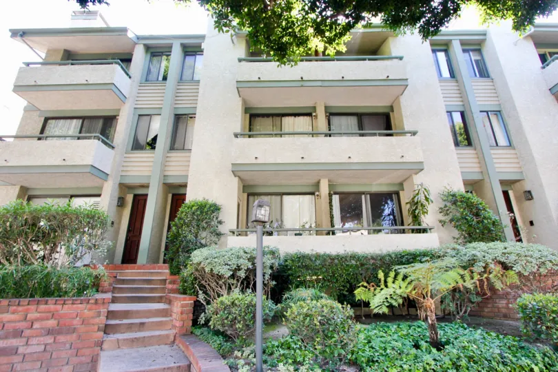 Large building in santa monica with many rooms and plants
