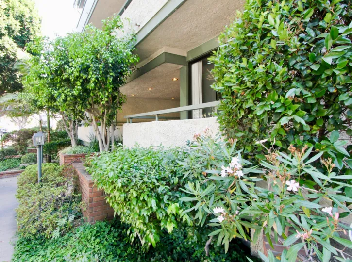 A beautiful day in the Villa Centinela with the front of a building.