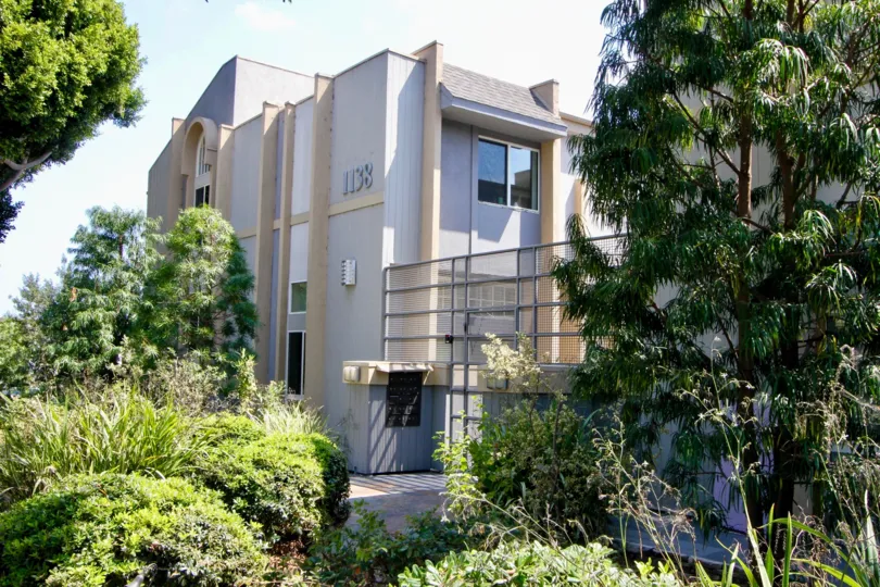 A sunny day at the front part of the Villa La Mesa's community in Santa Monica, CA