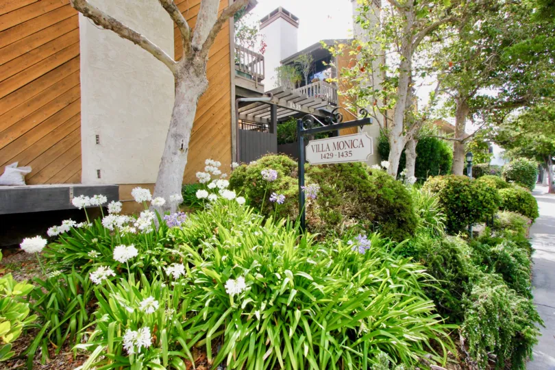 A sunny day at the Villa Monica's community in Santa Monica, CA