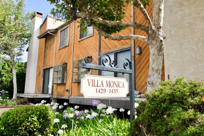 A sunny day at the front part of the Villa Monica's community in Santa Monica, CA