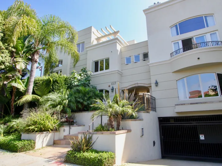 A sunny day at the front part of the Villa Toscana's community in Santa Monica, CA