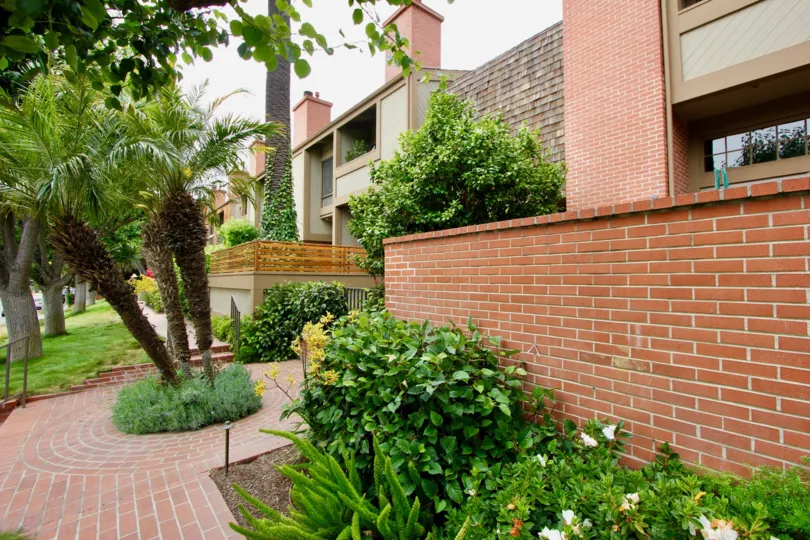 Villas Vicente beautiful brick and green surroundings, Santa Monica, California