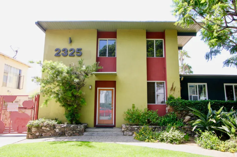 2325 number building in santa monica with colorful combination