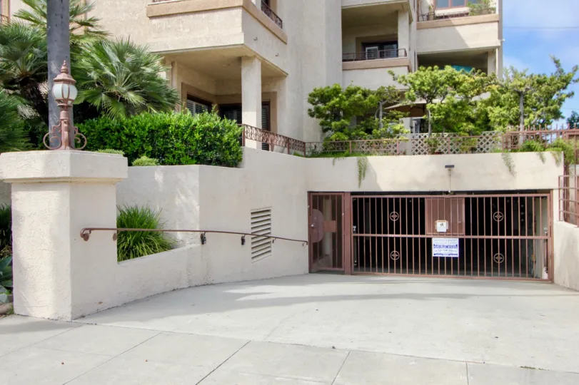A SUNNY DAY IN THE WILSHIRE IX. THE FRONT VIEW OF THE APARTMENTS IS ECOFRIENDLY