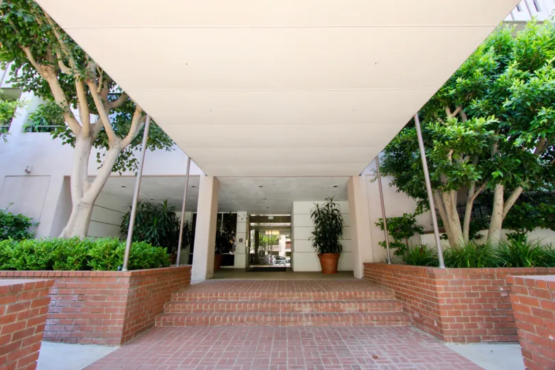 A beautiful day in the Wilshire Ocean Terrace with an entrance of a building.