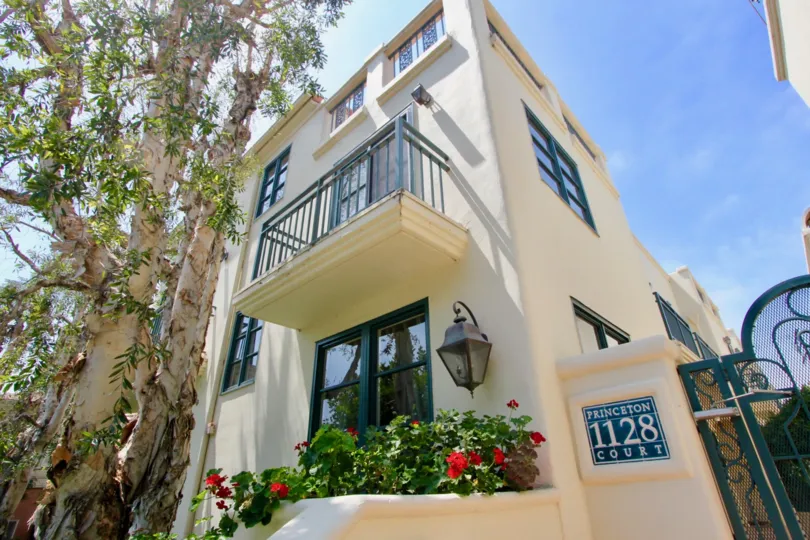 A sunny day at the front part of the Wilshire Princeton's community in Santa Monica, CA