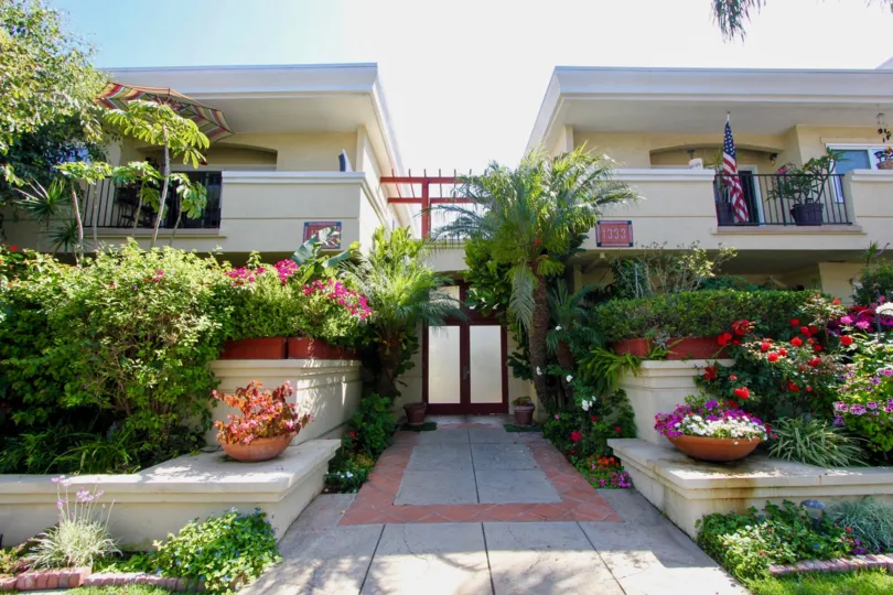 Yale Street Condos in Santa Monica, California on a sunny day