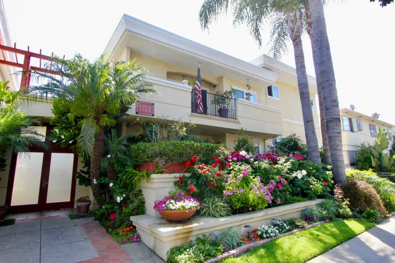 Clean and beautiful apartments of Yale Street Condos, Santa Monica, California