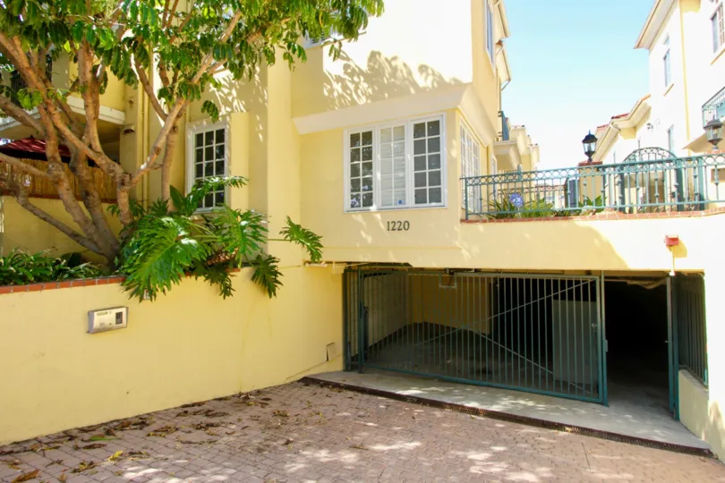 1220 number building in santa monica with metallic entry
