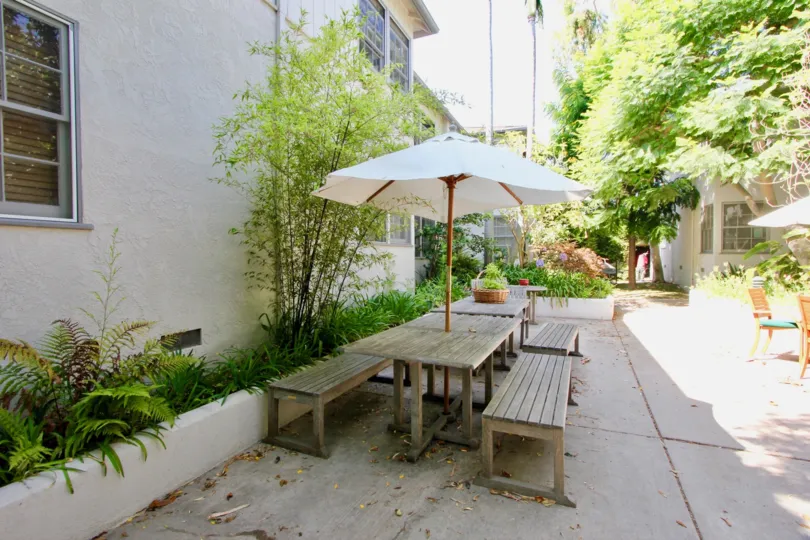 A sunny day at Yale Street's community in Santa Monica, CA