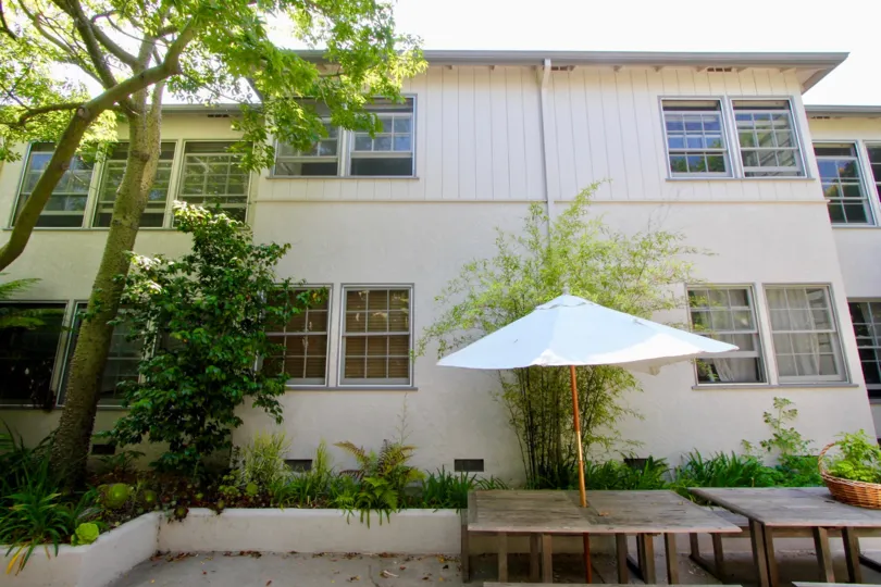 Amazingly and beautifully green yale street Apartment, Santa Monica
