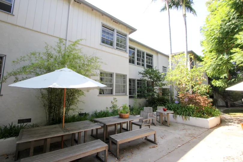 A View of the back of a building on yale street in Santa Monica