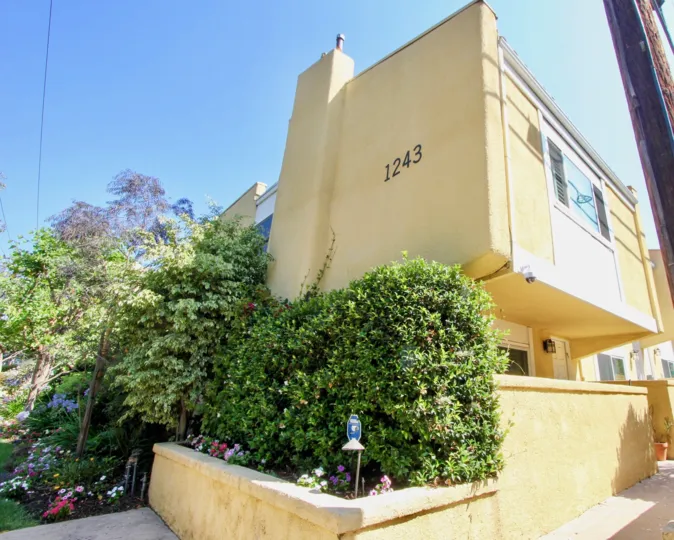 A stylish and modern house in Yale villas Santa Monica california