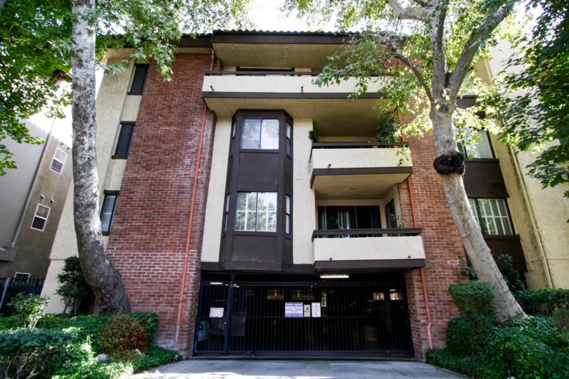 The parking option for 13214 Moorpark St