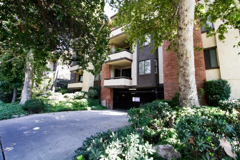 The drive into 13214 Moorpark St