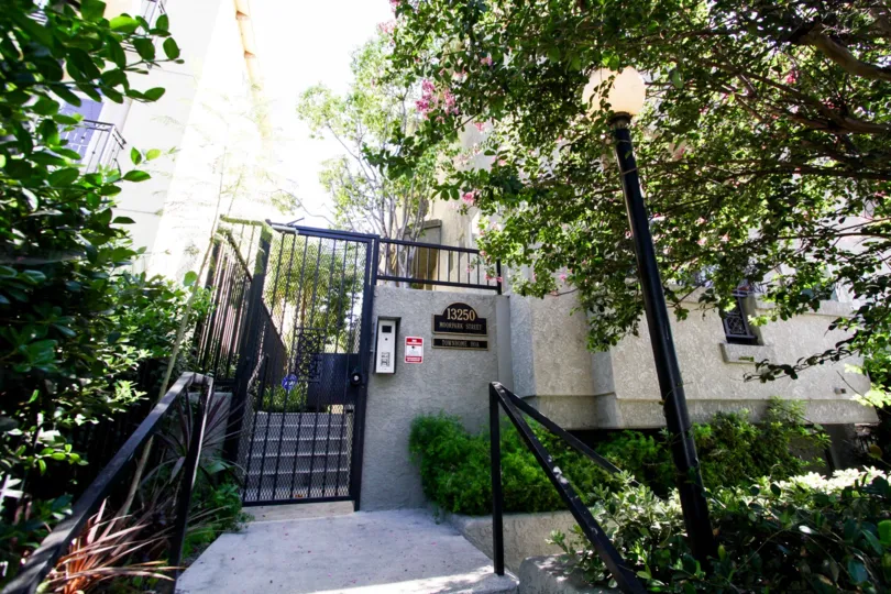 The entrance into 13250 Moorpark St in Sherman Oaks
