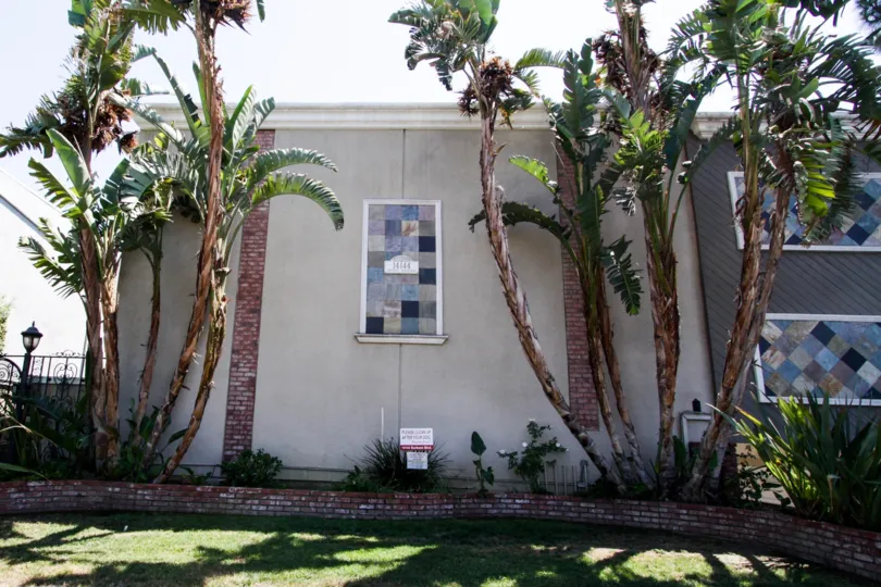 The décor on the building at 14144 Burbank Blvd