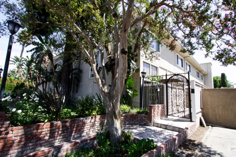 The sidewalk up to 14144 Burbank Blvd