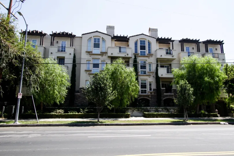 The building at 14242 Burbank Blvd in Sherman Oaks