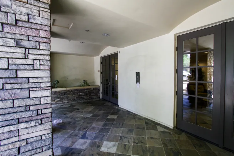 The doors to enter into 14242 Burbank Blvd in Sherman Oaks