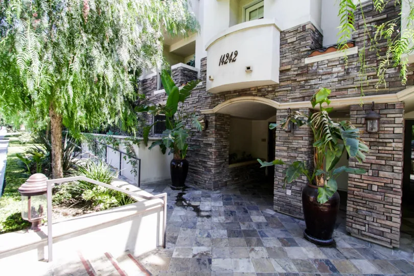 The stairs leading down into 14242 Burbank Blvd