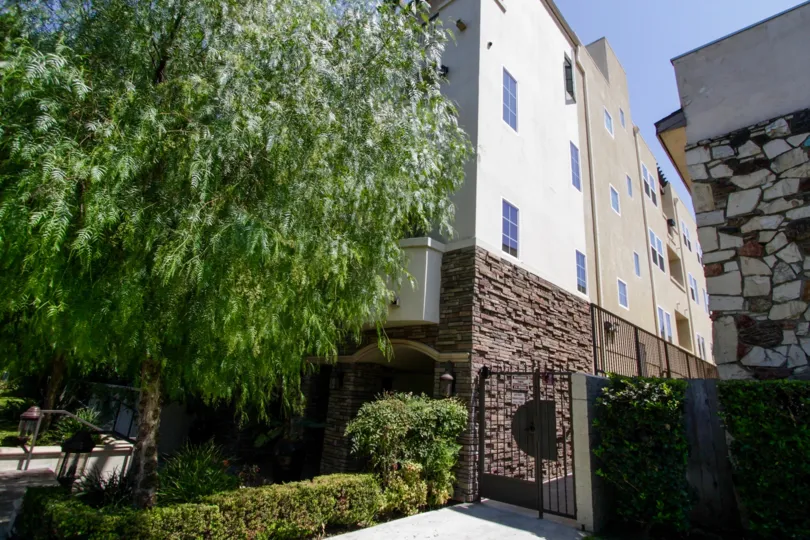 The gated side entrance into 14242 Burbank Blvd in Sherman Oaks