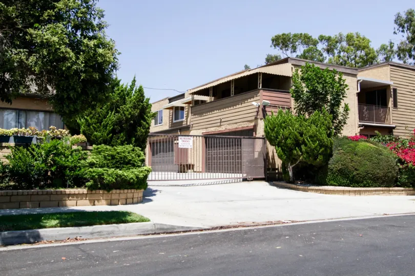 The chimeny coming out of 14313 Hartsook St in Sherman Oaks
