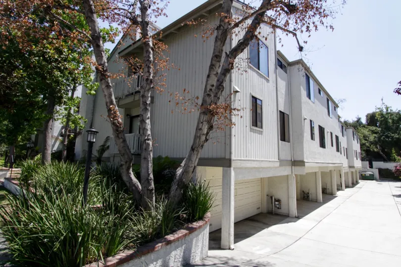 The parking at 14348 Riverside Dr in Sherman Oaks