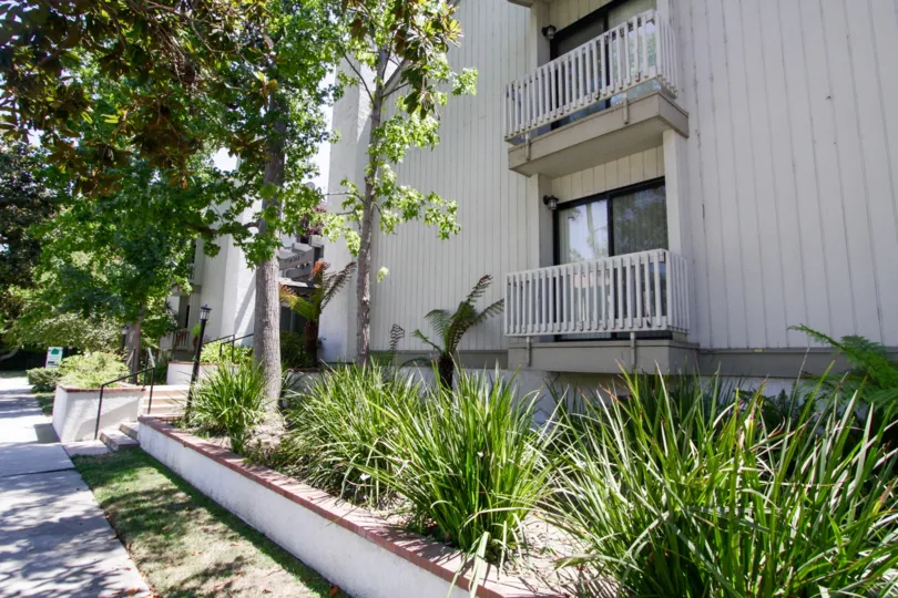 The landscaping at 14348 Riverside Dr