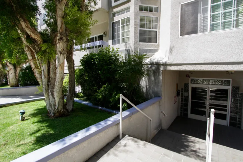 The landscaping of 14415 Benefit St in Sherman Oaks
