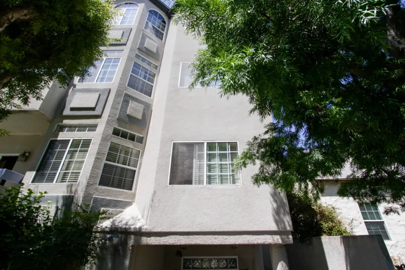 The windows in 14415 Benefit St in Sherman Oaks