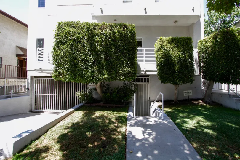 The walkway into 14441 Benefit St