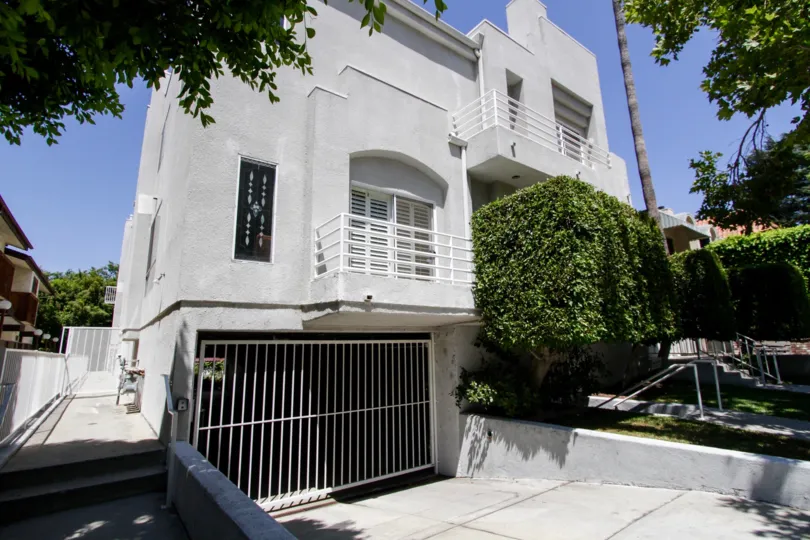 The parking for 14441 Benefit St in Sherman Oaks