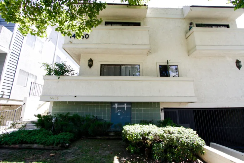 The balconies at 14450 Benefit St in Sherman Oaks