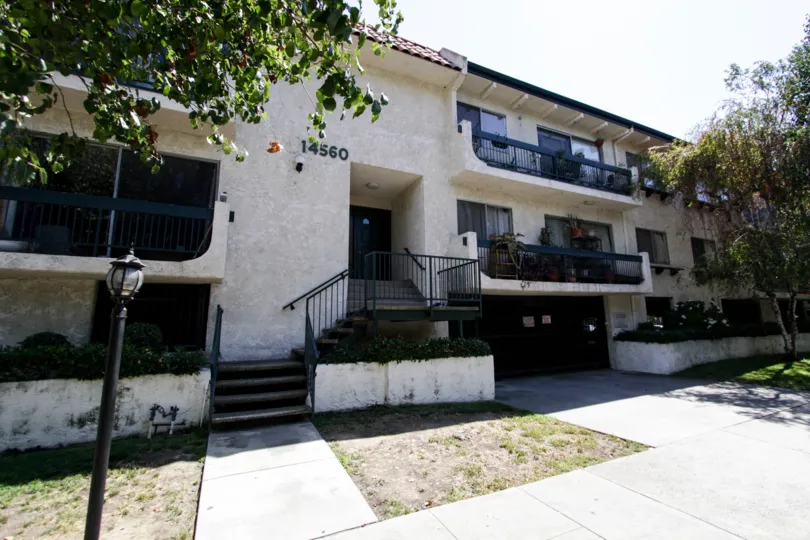 The entrance into 14560 Clark St in Sherman Oaks