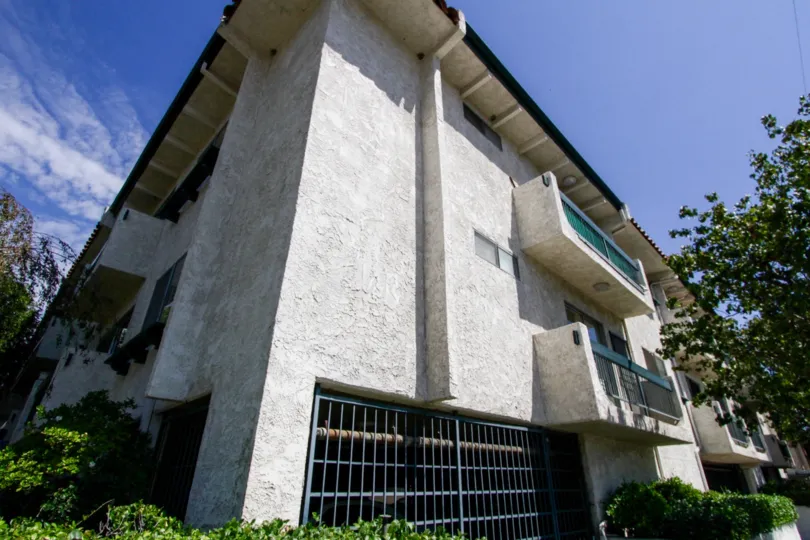 The building at 14560 Clark St