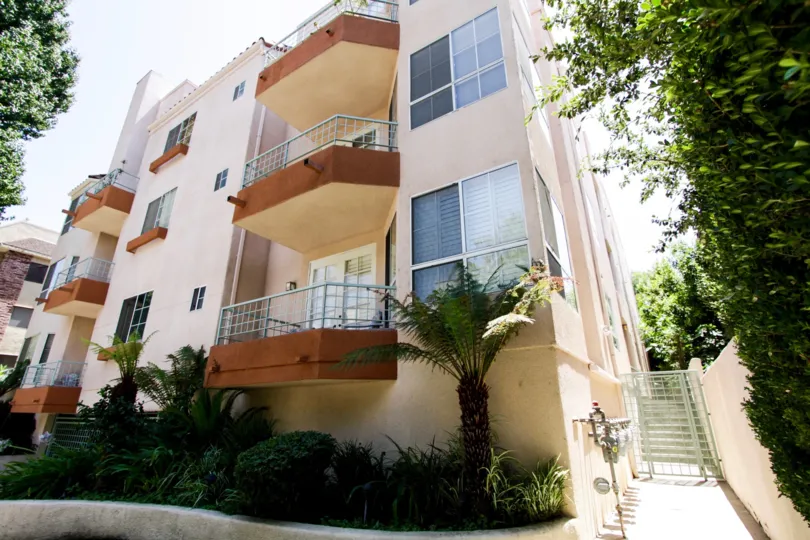 The building at 14570 Benefit St