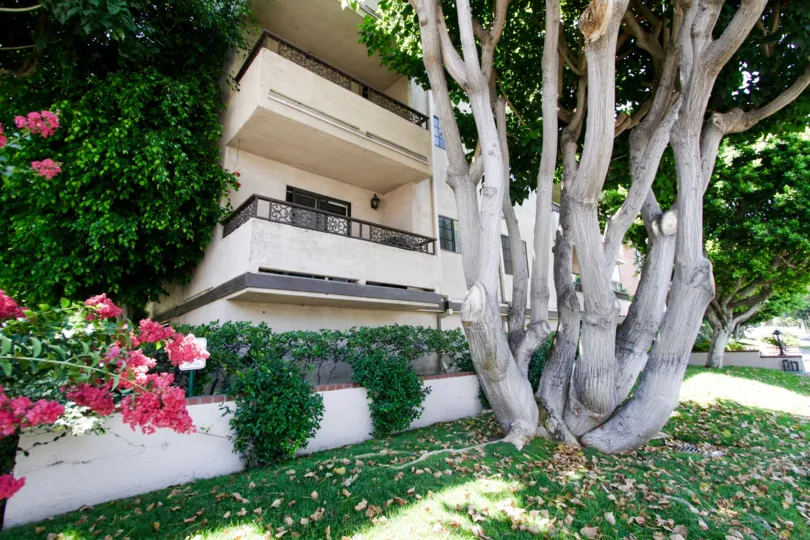 The balconies at 14600 Dickens St