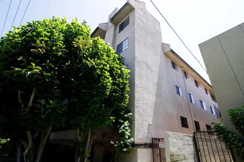 The building at 14600 Dickens St in Sherman Oaks