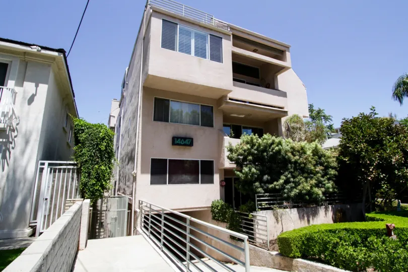 The balconies at 14647 Dickens St in Sherman Oaks