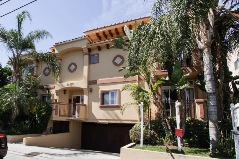 The building at 14819 Magnolia Blvd in Sherman Oaks