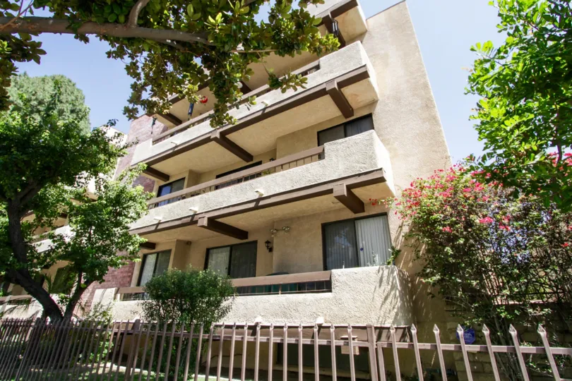 The sliding glass doors on the balconies at 14923 Moorpark St in Sherman Oaks