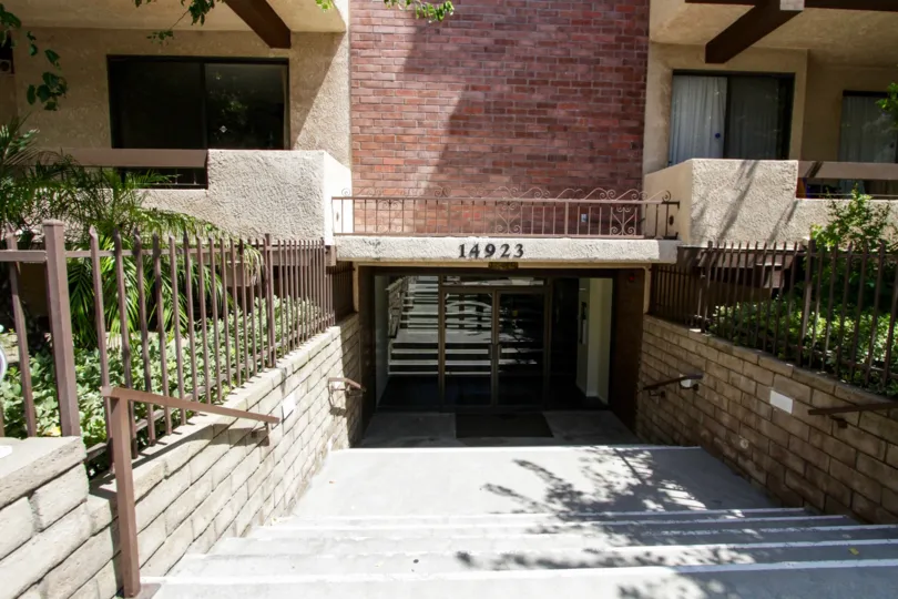 The parking for 14923 Moorpark St